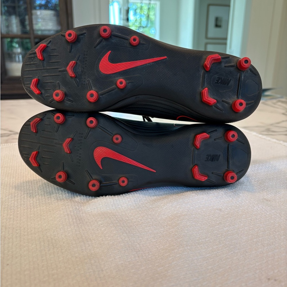 NIKE KIDS MERCURIAL VAPOR XIII 
Black and Red - Picture 4 of 7